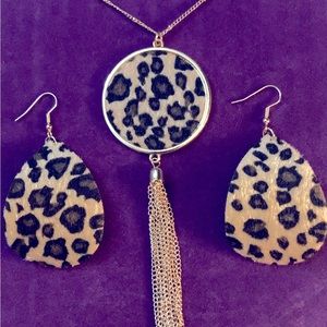 🌷Leopard Necklace and Earrings Set